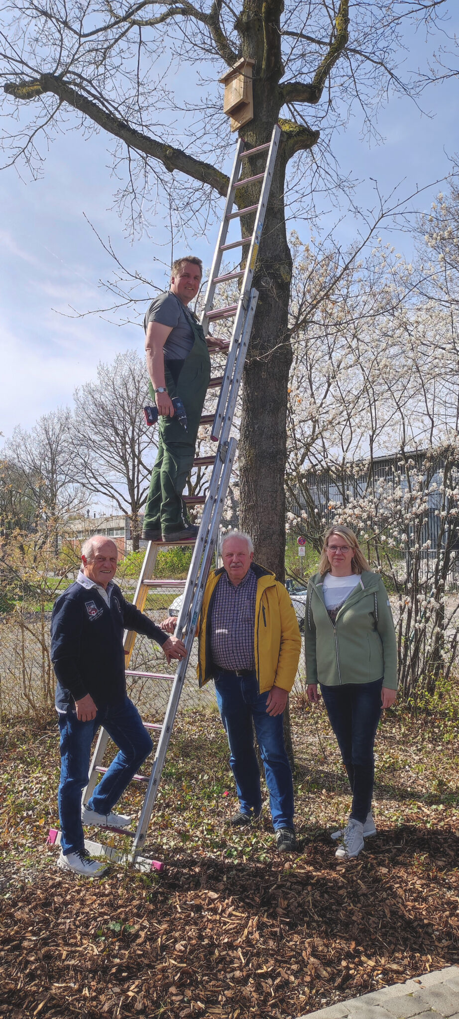 NABU Gütersloh spendet Nistkästen für FloraPark NABU Gütersloh